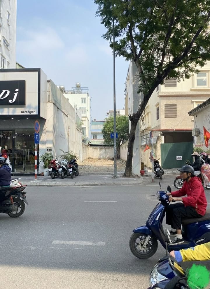 Đất mặt phố Cầu Giấy 106m² - MT 6,2m - Kinh doanh đỉnh cao