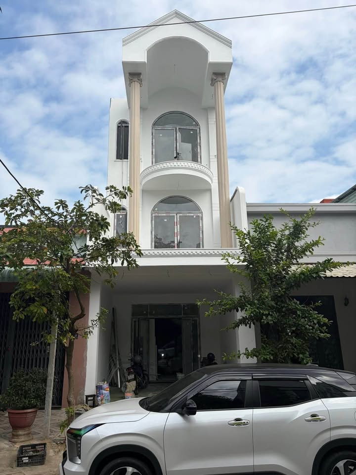 Nhà xây mới 100% mặt tiền Dương Đức Hiền, Hòa Minh 72m² giá 7.9 tỷ - Đẳng cấp tân cổ điển