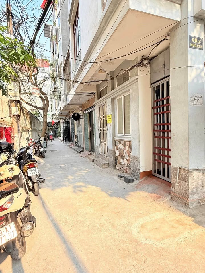 Nhà Đường Láng, Quận Đống Đa, 29m² - Vị trí hiếm, không gian thoáng đãng!