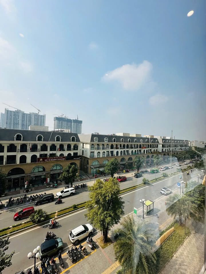 Căn hộ 1 phòng ngủ tại R1.01, Long Biên 52m² giá 3.9 tỷ - Nội thất cao cấp, view thoáng!