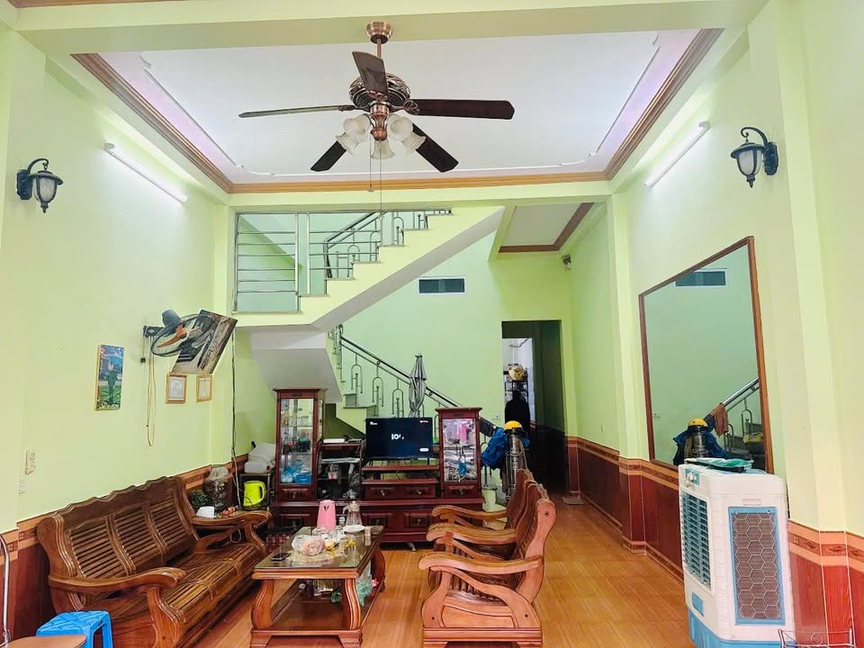 Nhà 2 tầng đường Nguyễn Khang 85m² giá 3.3 tỷ - Sổ đỏ chính chủ, giao dịch ngay!