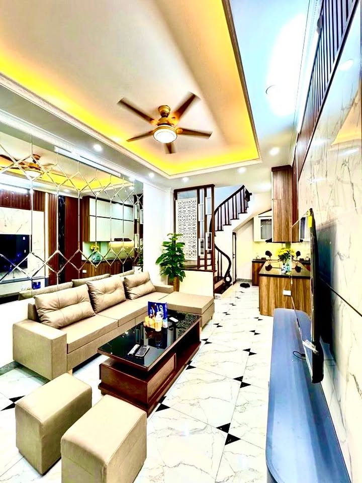 Nhà 5 tầng Khu ĐT Gamuda 30m² giá 6.68 tỷ - Thiết kế tiện nghi, ở ngay!