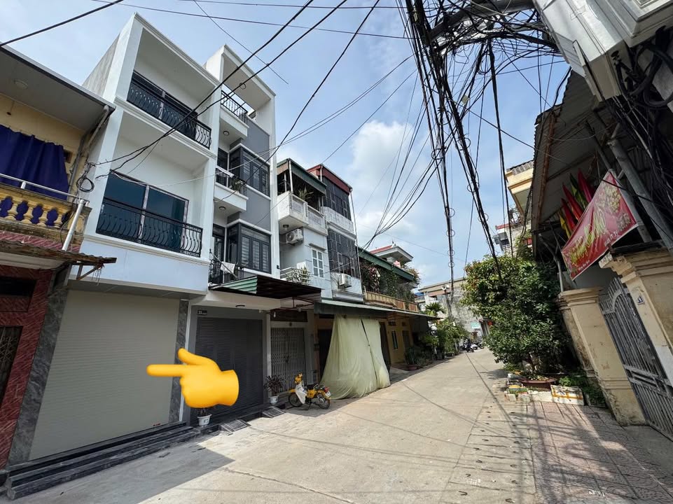 Nhà riêng 3 tầng tại Phường Bồ Đề, Quận Long Biên, 160m² - Chính chủ 100%, dọn vào ngay đón Tết!