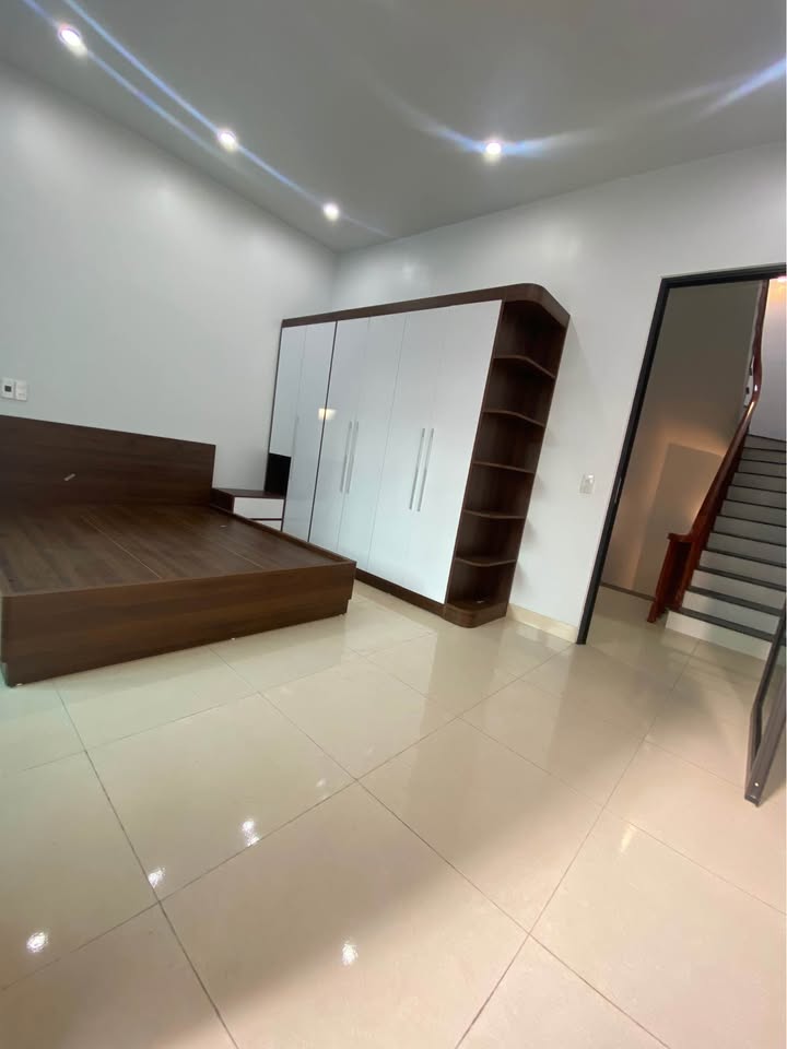 Nhà 3 tầng Trần Lãm 40m² giá 2.x tỷ - Thiết kế hiện đại, đầy đủ nội thất!