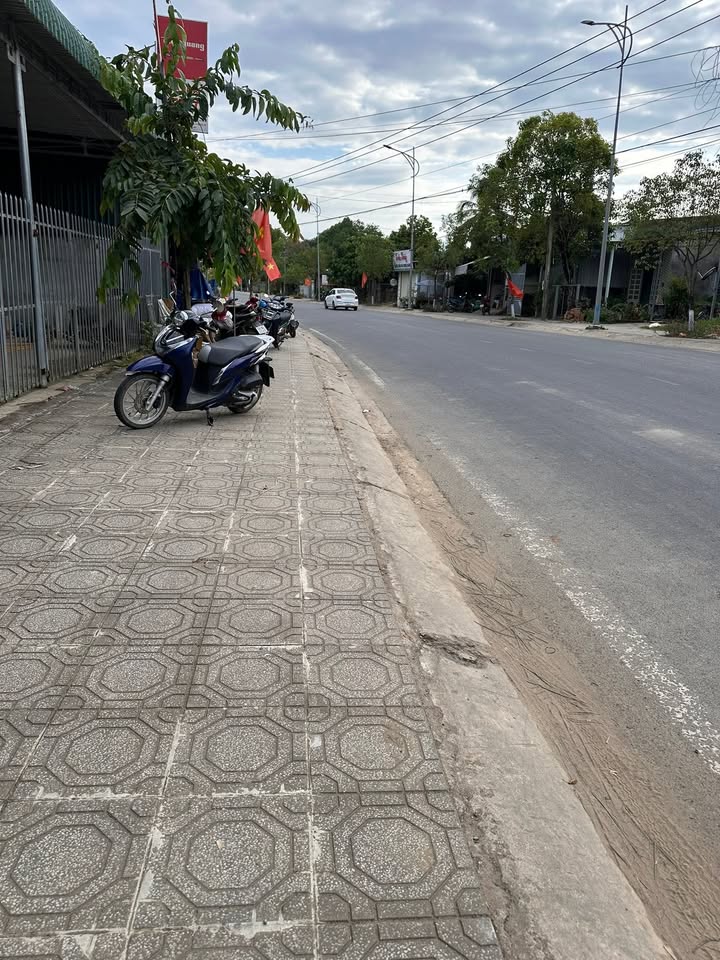 Đất nền và nhà đường 30/4, Đạ Huoai 900m² chỉ 300 triệu - Đầu tư sinh lời ngay!