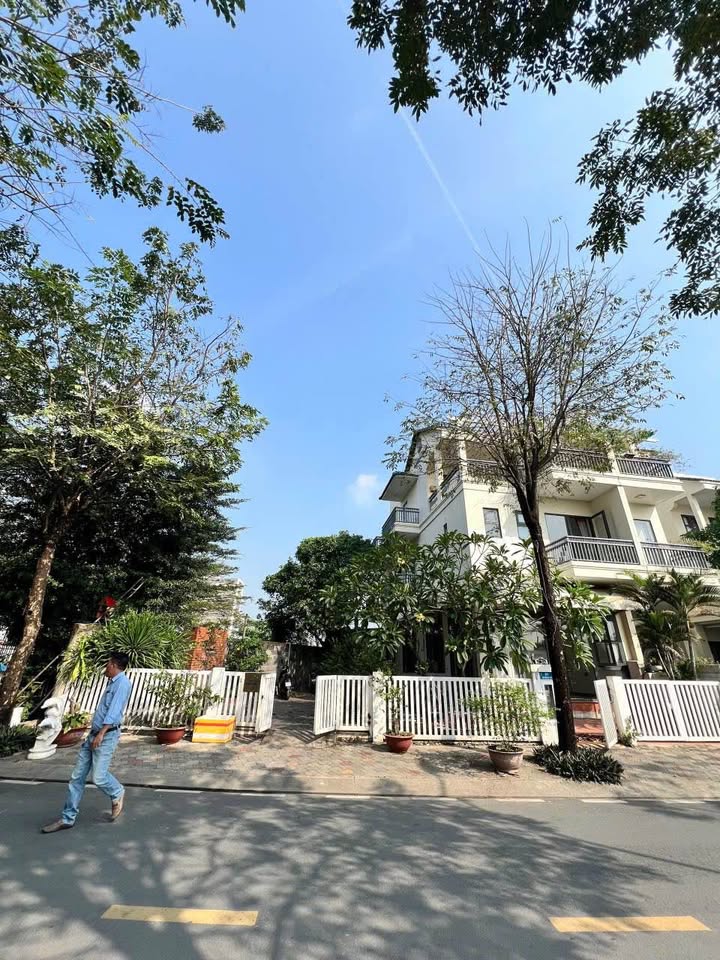 Cho thuê biệt thự Senturia Vườn Lài 195m² giá 25 triệu - Không gian sống đẳng cấp tại An Phú Đông!