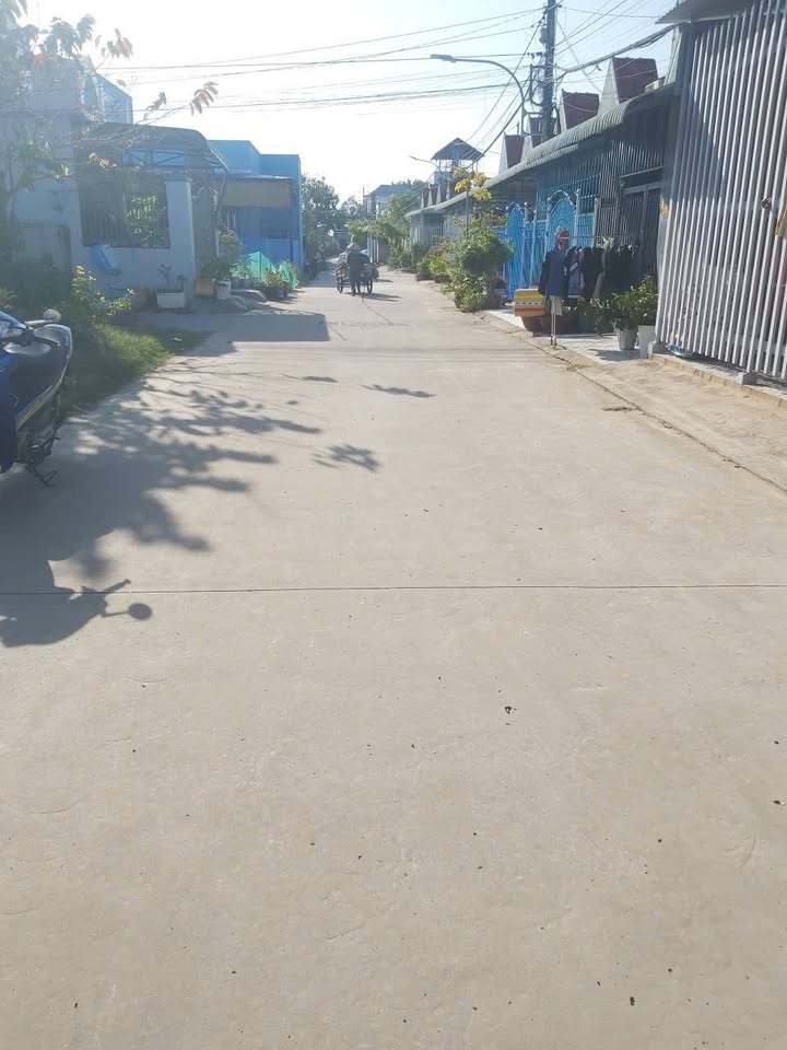 Nhà liền kề 2 mặt tiền hẻm 437 đường Võ Văn Kiệt, 180m² - Phù hợp cho đại gia đình!