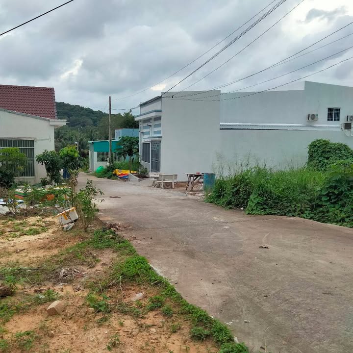 Đất nền An Thới, Phú Quốc 100m² giá 600 triệu - Bán gấp, vị trí đẹp gần biển!