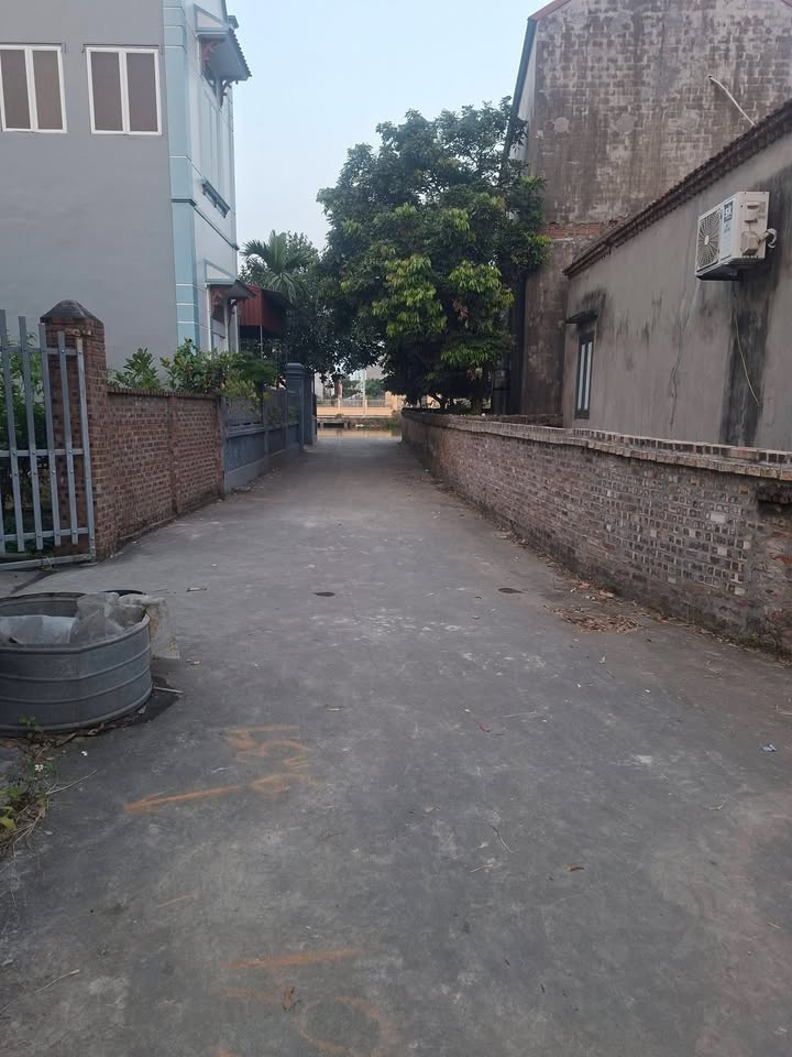 Nhà hai tầng tại Cổ Bì, Bình Giang, 100m² chỉ 1.5 tỷ - Bán gấp chính chủ!