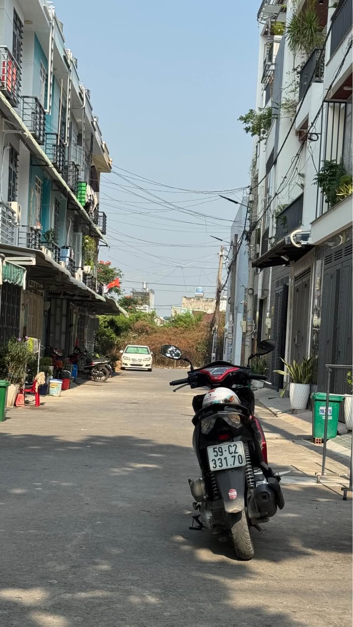 Nhà riêng Phường Thạnh Xuân, Quận 12, 74.4m² giá 4 tỷ - Hẻm 8m xe hơi vào tận nhà!