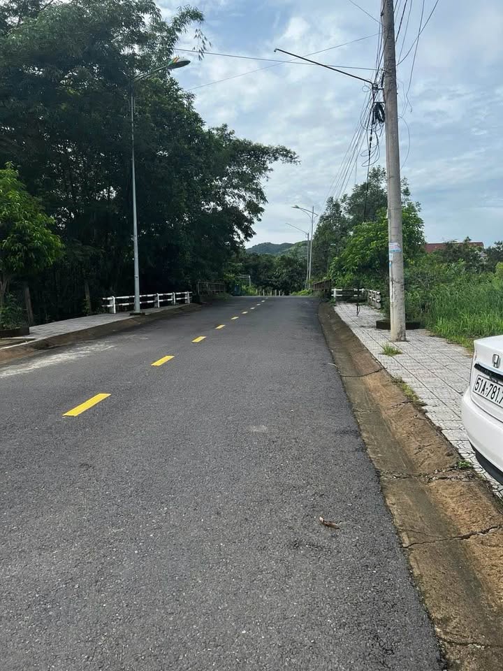 Đất nền khu dân cư Thị trấn Ma Đa Guôi 180m² giá 1.185 tỷ - Sổ hồng chính chủ, giá thương lượng!