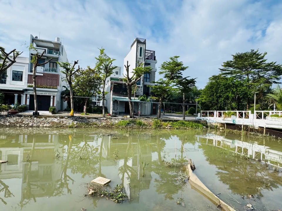 Nhà 3 tầng tại Phú Mỹ, Quận 7, 90m² giá 11 tỷ - Sổ hồng riêng, view sông!