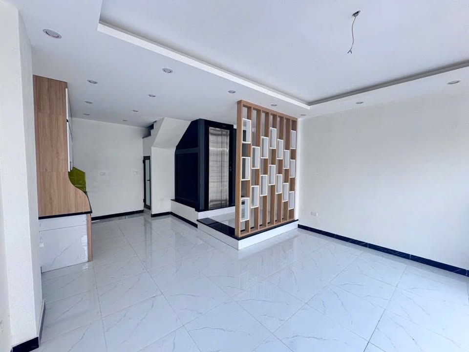 Nhà đẹp 5 tầng Phú Lãm, Hà Đông 44m² chỉ 7.6 tỷ - Ô tô vào nhà!