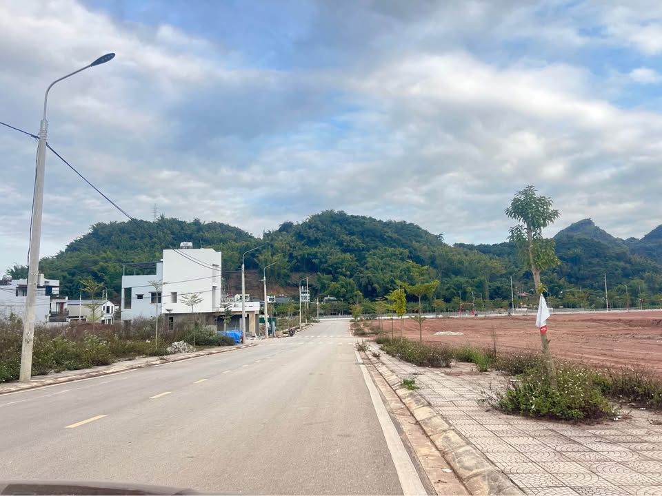 Đất nền đẹp tại Trường Quốc tế Bình Minh, Sơn La - 135m² giá 2 tỷ - Cơ hội đầu tư hiếm có!