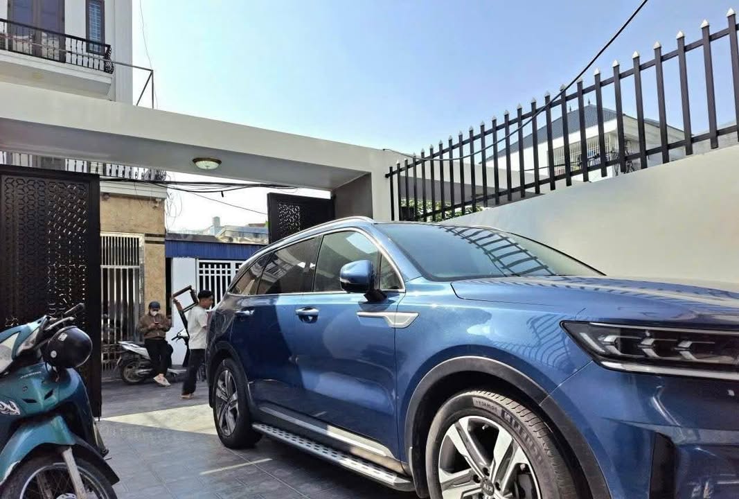 Nhà 4 tầng Thiên Lôi 140m² giá 8.9 tỷ - Thang máy tiện lợi, ô tô vào thoải mái!