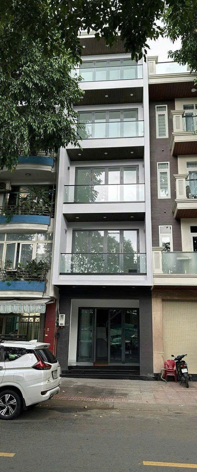 Nhà mặt tiền Cống Quỳnh, Quận 1, diện tích 67m² giá 100 triệu - Thang máy hiện đại, sẵn sàng kinh doanh!