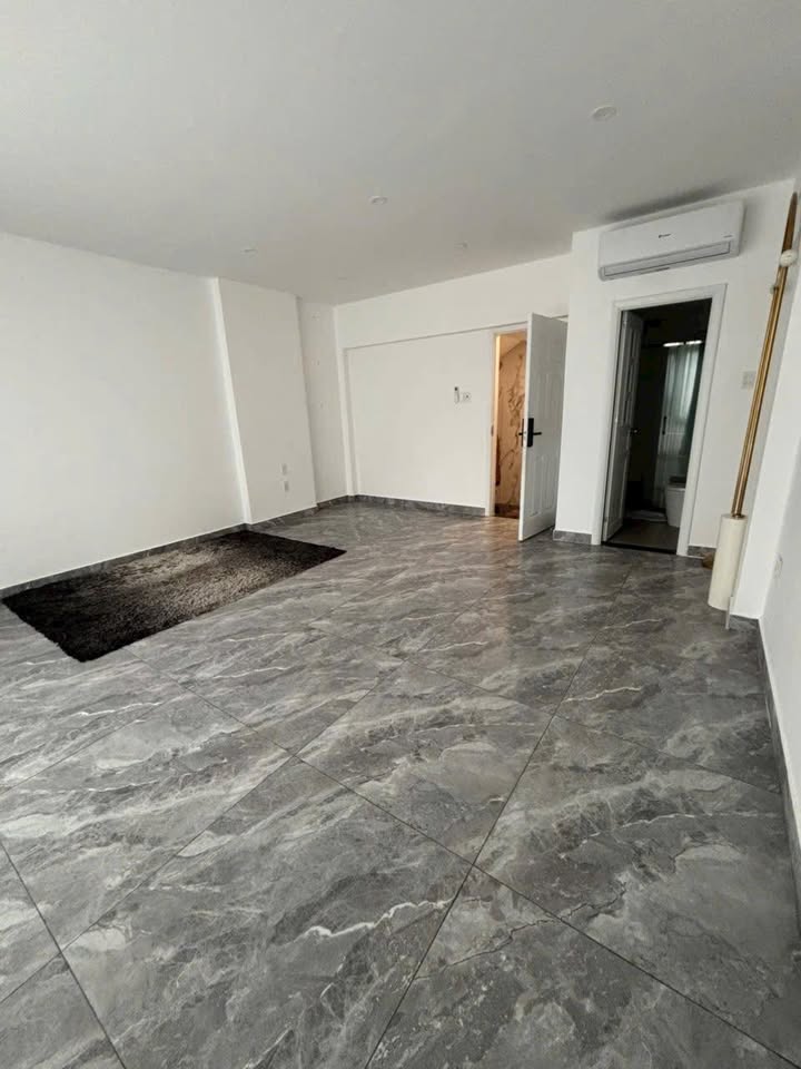 Nhà cho thuê khu K300 Nguyễn Minh Hoàng 85m² giá 50 triệu - Thang máy hiện đại!