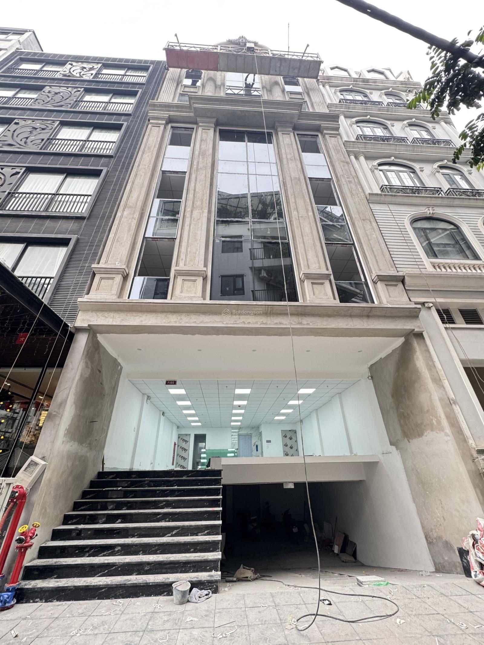 Cho thuê toà nhà văn phòng kết hợp kinh doanh tại phố Trần Thái Tông - Thiết kế hiện đại, tiện nghi đầy đủ!