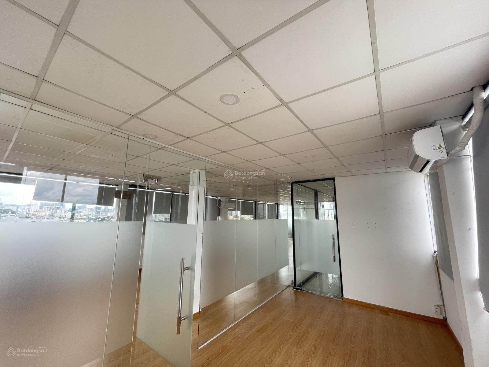 Văn phòng cho thuê Quận 10 110m² - View 3 mặt cực thoáng, giá 32 triệu/tháng!