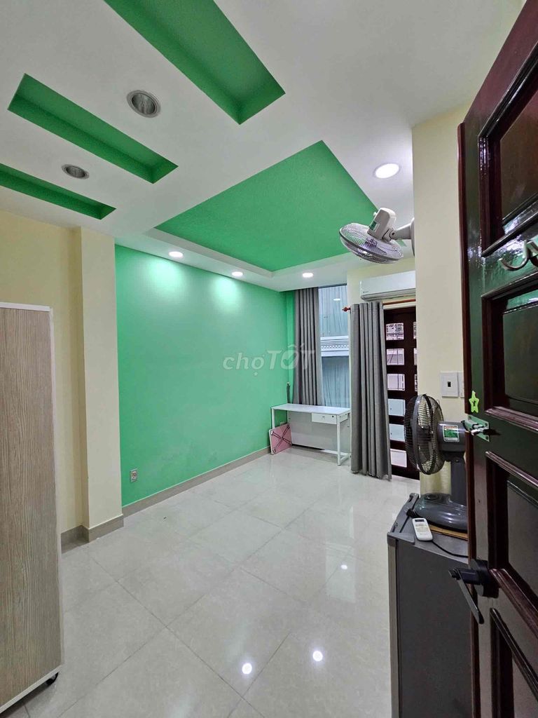 Cho thuê phòng bancol Trần Hưng Đạo, Quận 5, 30m² - Full nội thất cơ bản, an ninh tốt!