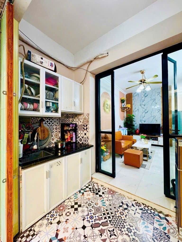 Căn hộ tập thể Cầu Giấy 50m² giá 4.8 tỷ - Yên tĩnh, văn minh, gần hồ điều hòa!