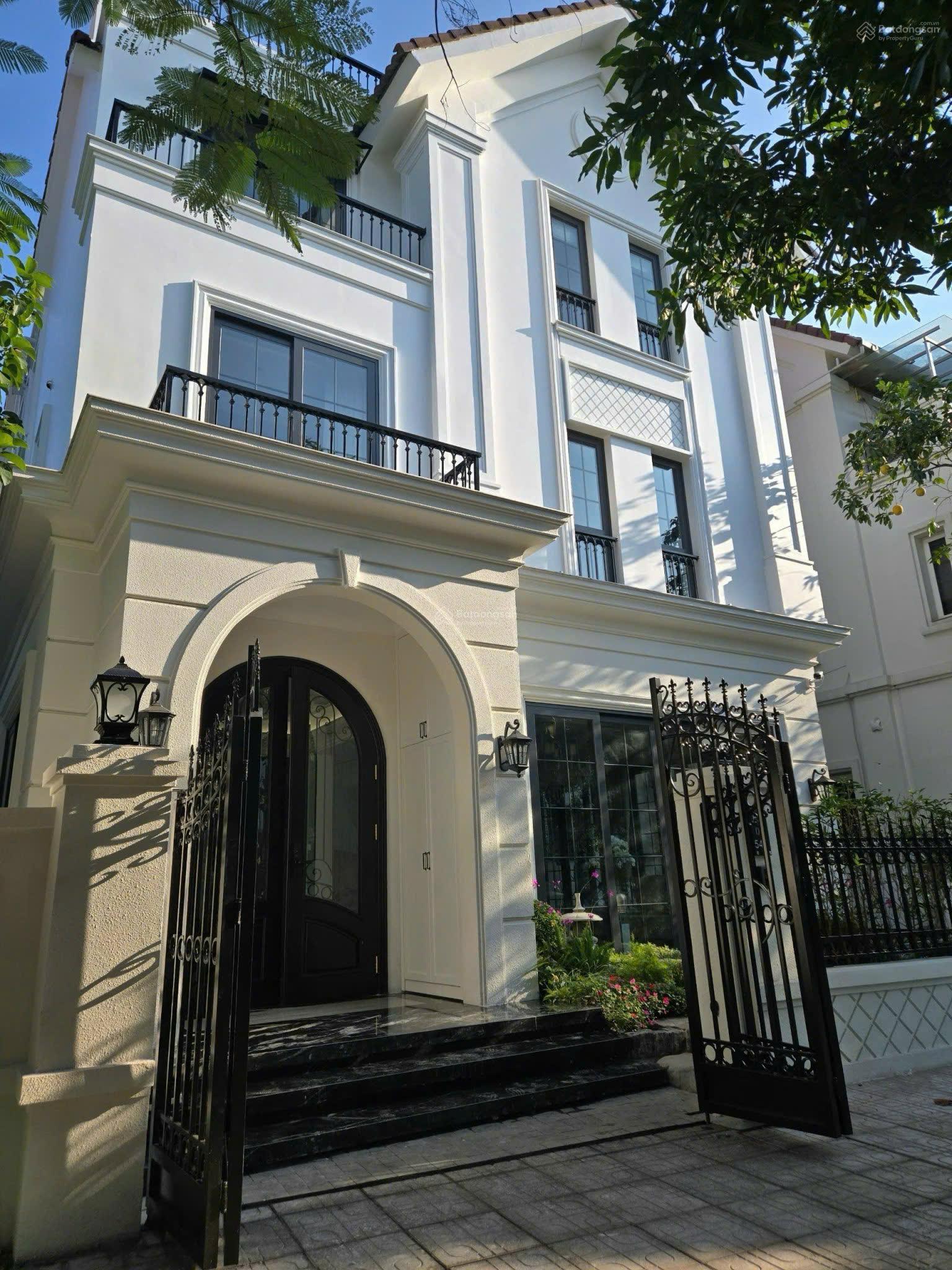 Biệt thự sang trọng 150m² tại Vinhomes Riverside, Hà Nội - Full nội thất cao cấp 100%!