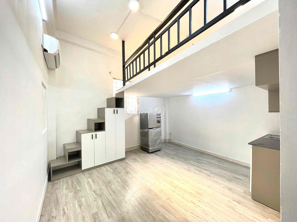 Phòng Gác Cửa Sổ Trời Phan Đăng Lưu 35m² giá 5.7 triệu - Nhà mới full nội thất, sẵn sàng ở ngay!