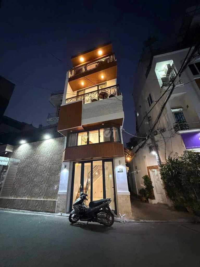 Nhà cho thuê đường Hoa Đào, Phú Nhuận 17m² giá 17.5 triệu - Gần khu vực Phan Xích Long sầm uất!