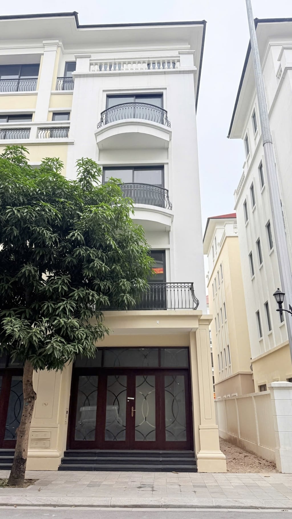 Nhà liền kề xẻ khe Nghĩa Trụ 98m² giá 15 tỷ - Vị trí đắc địa gần biển hồ tạo sóng!