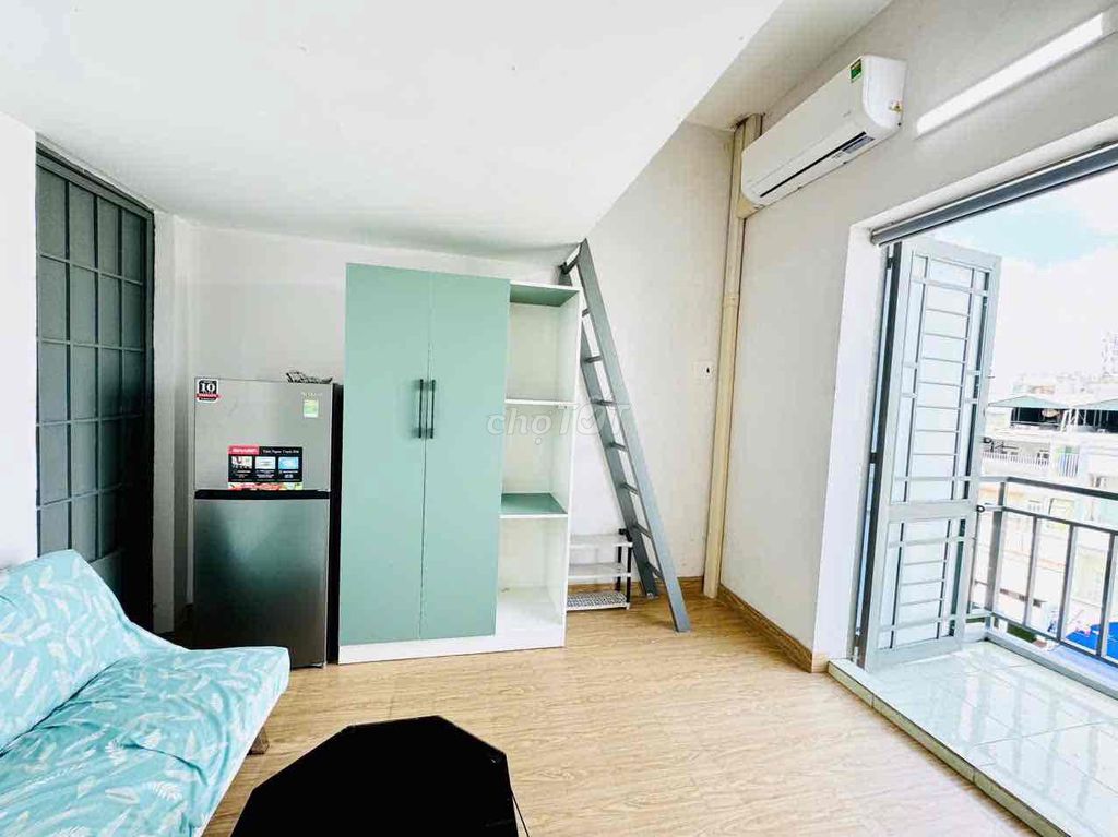 Phòng gác ban công lớn mặt tiền Tạ Quang Bửu Q8 - Gần Parc Mall chỉ 4.7 triệu