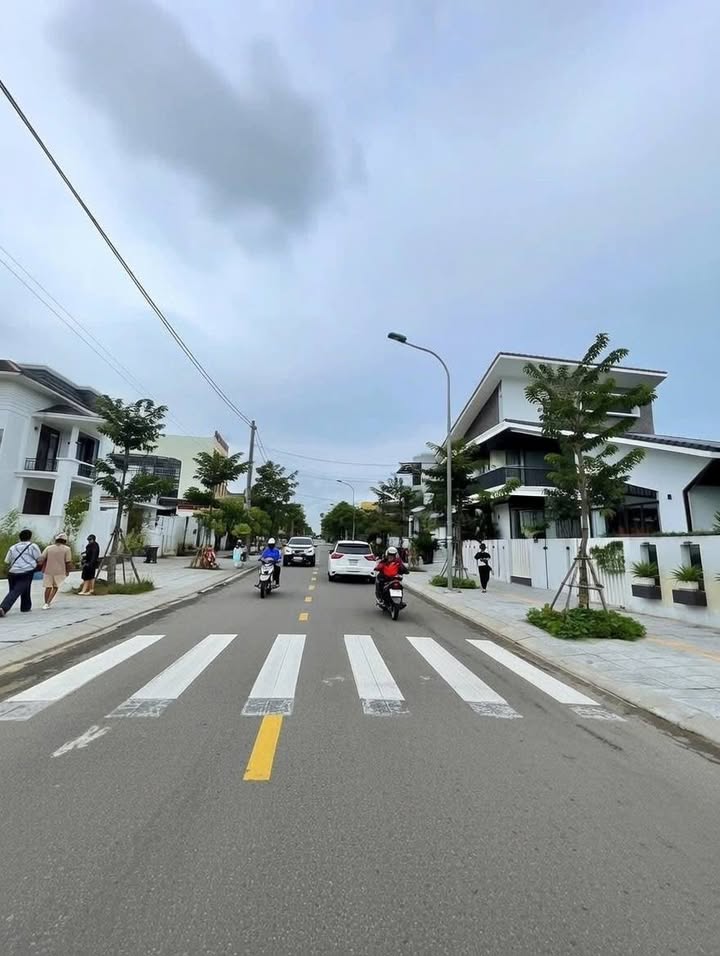 Bán gấp FrontHouse mặt tiền Nguyễn Vức, Đông Hà 224m² giá 21 tỷ - Cơ hội đầu tư tuyệt vời!