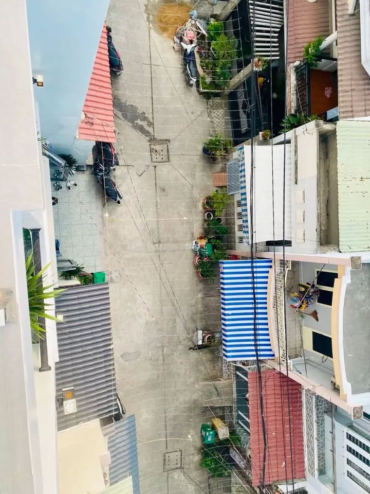 Nhà 5 tầng Hẻm Ô Tô Lô Tư Bình Tân 72m² giá chỉ nhỉnh 8 tỷ - Đầu tư sinh lời!