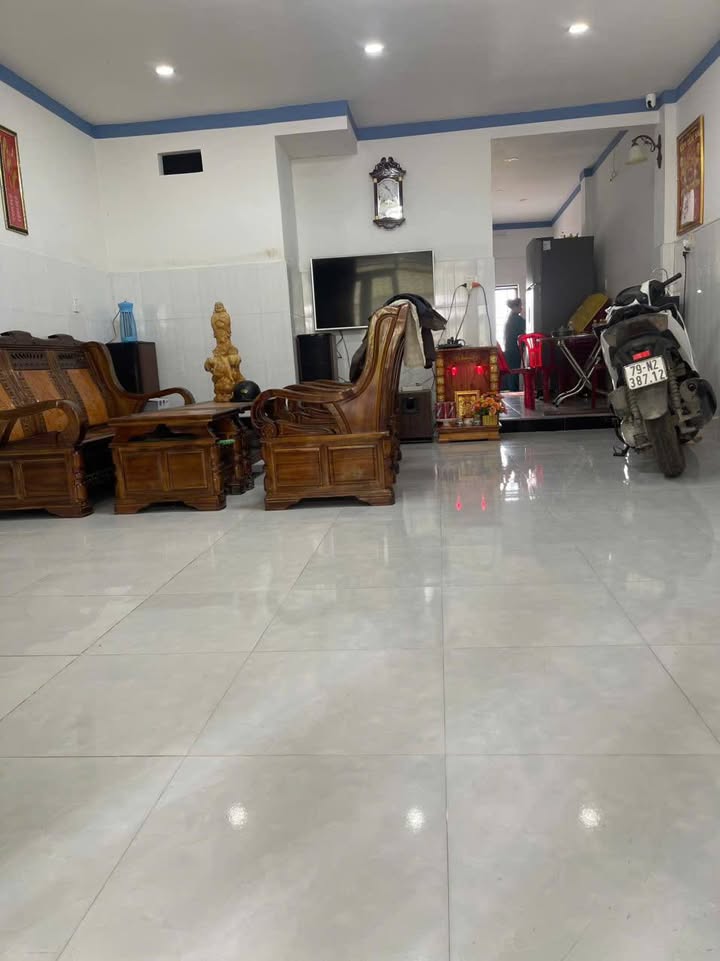 Nhà phố Hẻm Cầu Bè Nha Trang 71.6m² giá 2.7 tỷ - Chính chủ bán gấp!