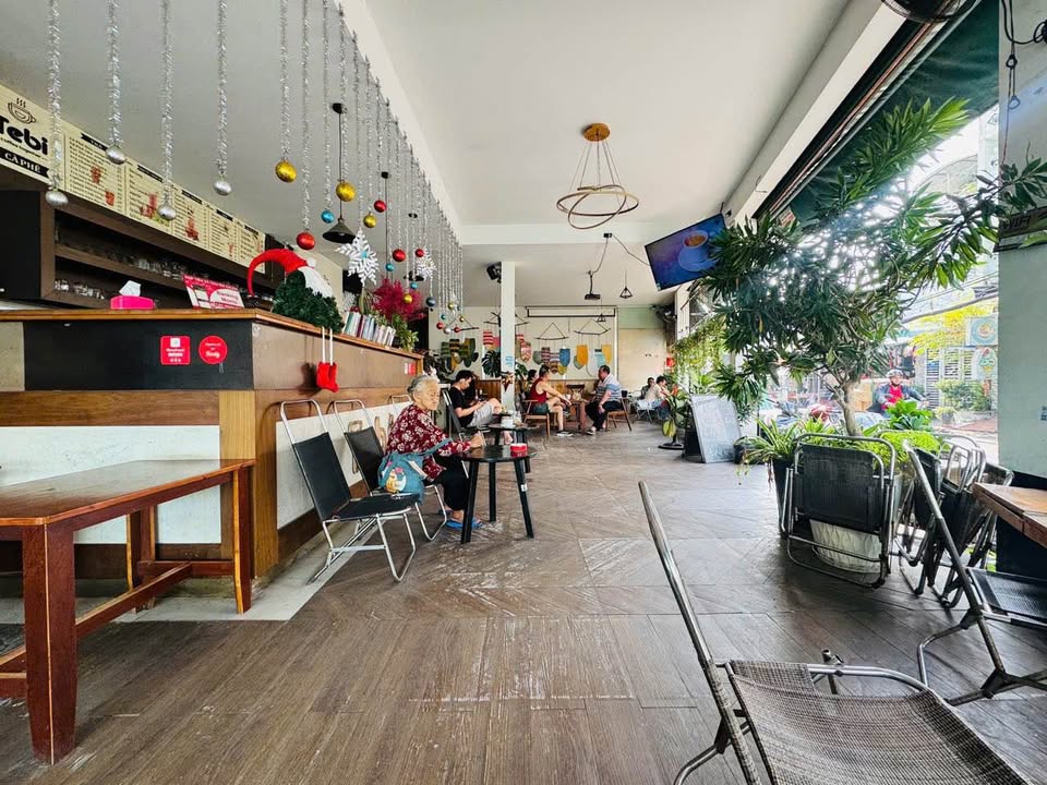 Quán Cafe Góc 2 mặt tiền Tân Sơn Nhì, Quận Tân Phú - Diện tích 160m² - Doanh thu ổn định!