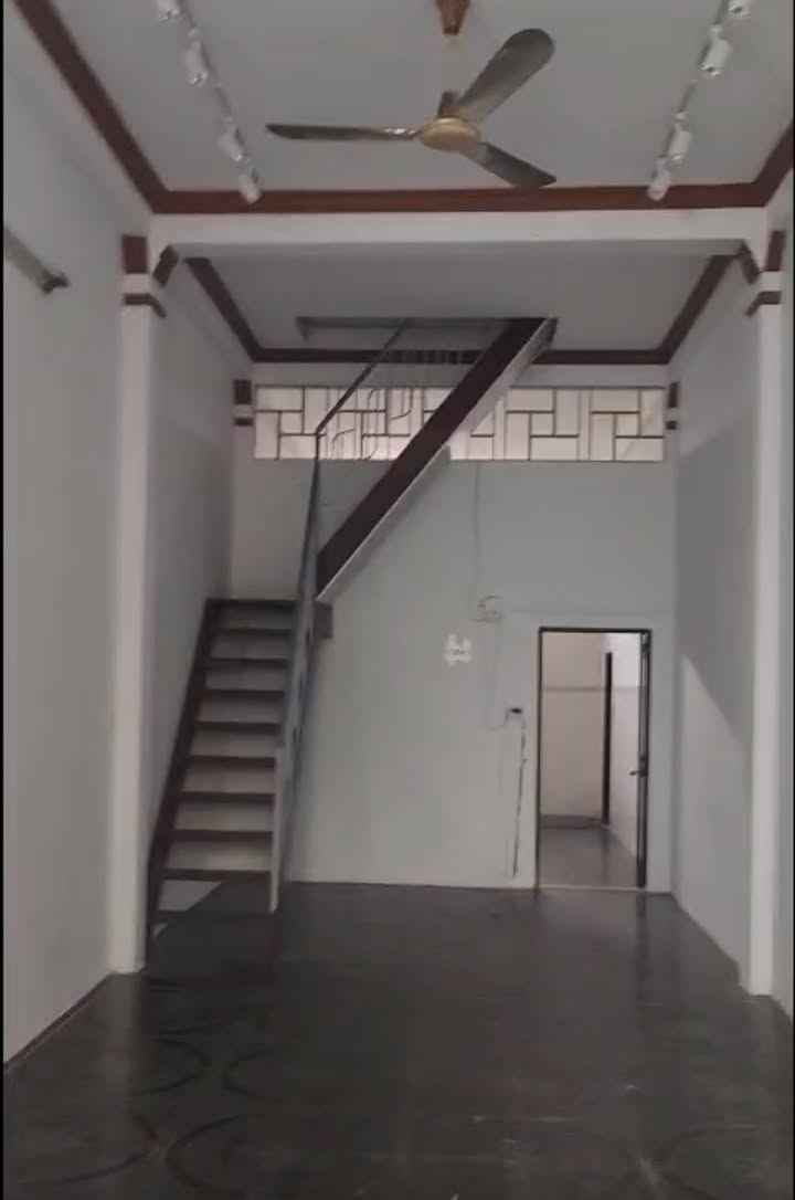 Nhà cho thuê hẻm xe tải Lạc Long Quân 72m² giá 9 triệu - Phù hợp cho gia đình và kinh doanh online!