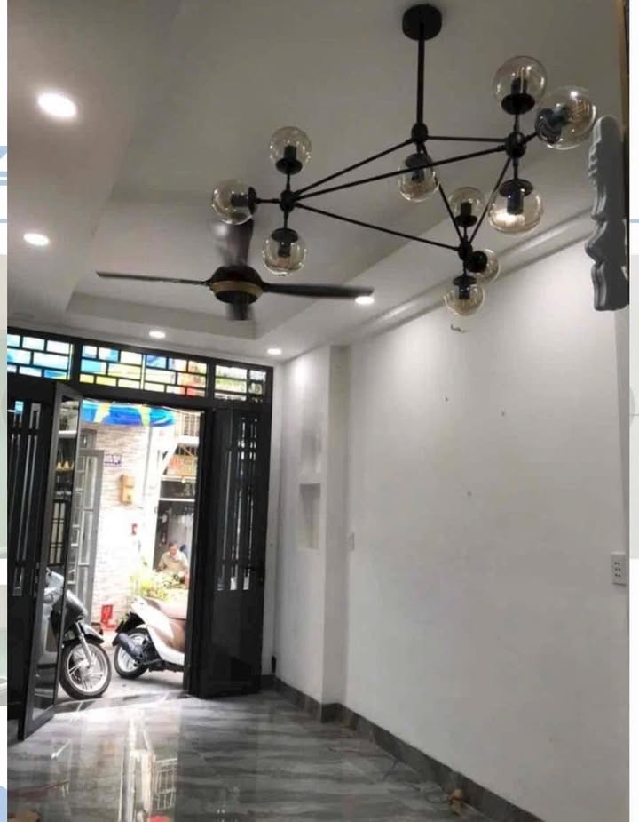 Nhà cho thuê hẻm Lạc Long Quân, Quận 11, 30m² giá 9.5 triệu - Nhà đã trống sẵn sàng ở ngay!