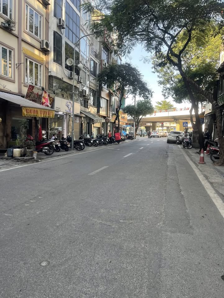 Bán nhà mặt phố Hàng Muối, quận Hoàn Kiếm, 68m² giá 21 tỷ - Kinh doanh đắc địa!