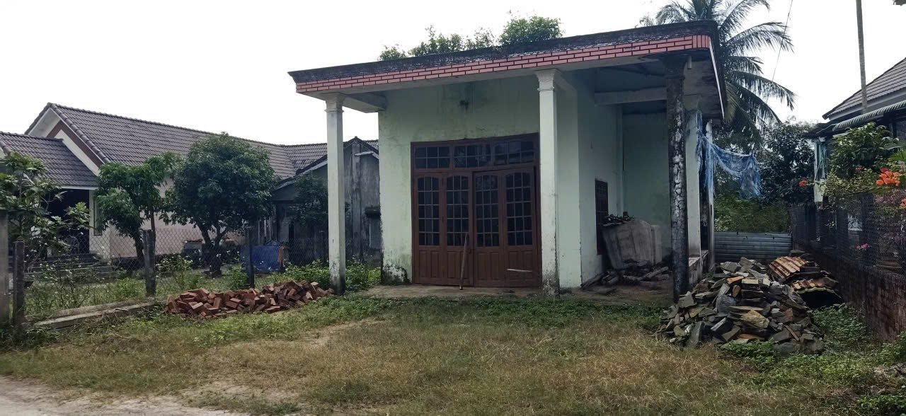 Nhà bán Thôn 5 Hòa Khương 200m² giá 1 tỷ - Đường nhựa thuận tiện