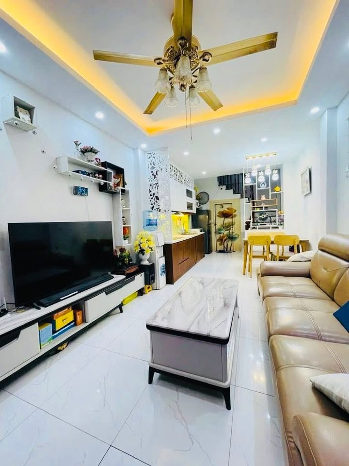 Nhà 5 tầng Phạm Văn Đồng, Cổ Nhuế 32m² giá 7 tỷ - Sổ đỏ chính chủ!