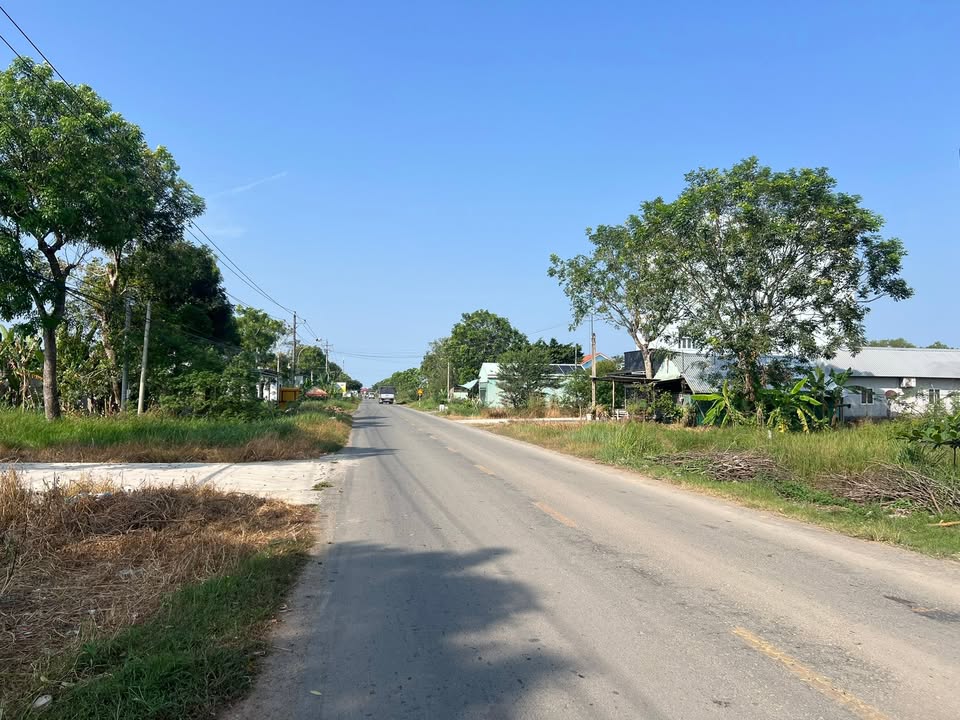 Đất nền mặt tiền Quốc Lộ 60, Sóc Trăng 150m² giá chỉ 1.1 tỷ - Cơ hội đầu tư hiếm có!