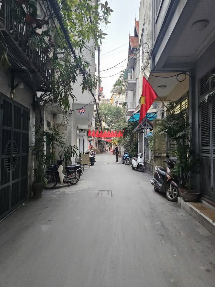 Nhà phố Tô Ngọc Vân, Tây Hồ 45m² giá 18.5 tỷ - Ngõ ô tô, gần Hồ Tây!