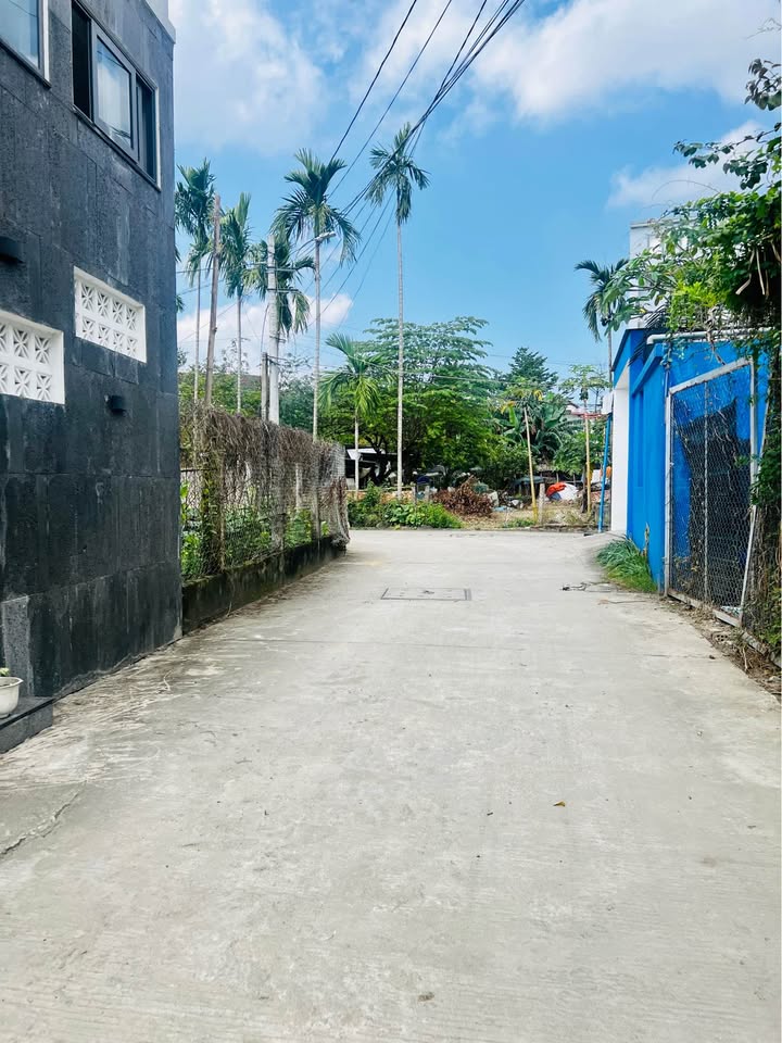 Đất hẻm Vạn Tường, TP Quảng Ngãi 500m² giá 1 tỷ - Sát Quảng trường, thuận tiện đi lại!