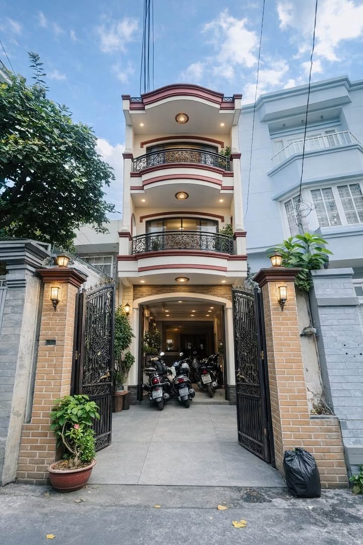 Nhà riêng CV Làng Hoa, Gò Vấp 78m² giá 7.6 tỷ - Ô tô vào tận nhà!