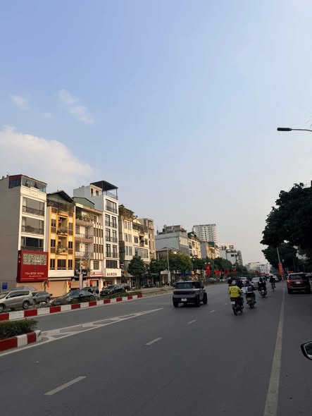 Nhà phố Hồng Tiến Long Biên 75m² giá 33 tỷ - Kinh doanh sầm uất ngay mặt phố!