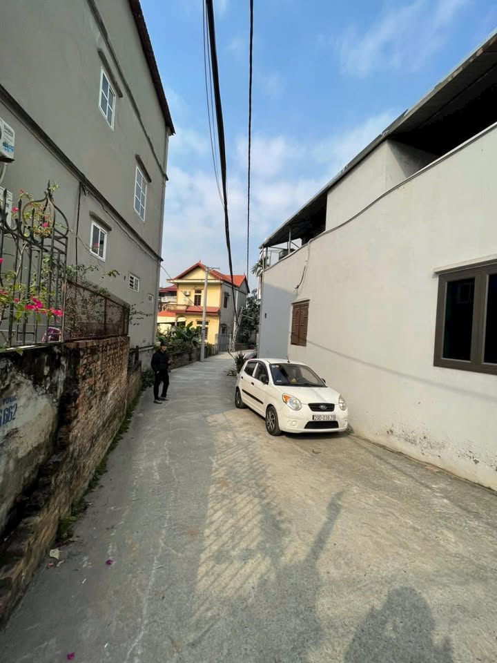 Đất Lô Góc 42m² Gia Lâm giá 4.9 tỷ - Vị trí đắc địa, ô tô vào tận nơi!