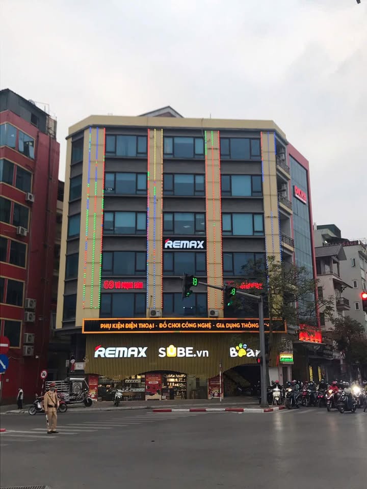 Cho thuê nhà nguyên căn 3 mặt đường Nguyễn Khang, Cầu Giấy 1050m² - Vị trí đắc địa cho kinh doanh!