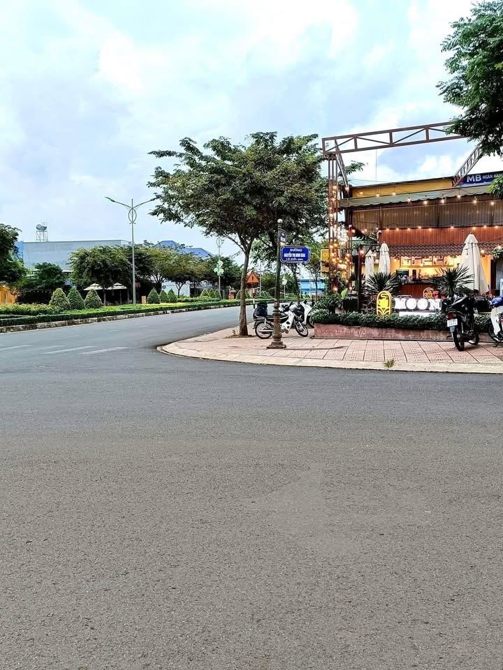 Đất nền lô góc phường Phước Bình - 200m² giá 4.5 tỷ - Cơ hội đầu tư tuyệt vời!