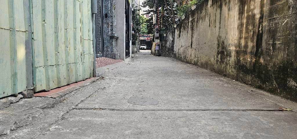 Đất Thạch Bàn 45m² giá 9 tỷ - Cơ hội đầu tư hấp dẫn!