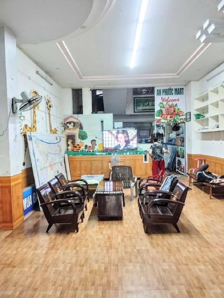 Nhà 3 Tầng Mặt Tiền Nguyễn Đình Tứ 100m² Giá 8.9 Tỷ - Kinh Doanh Sầm Uất