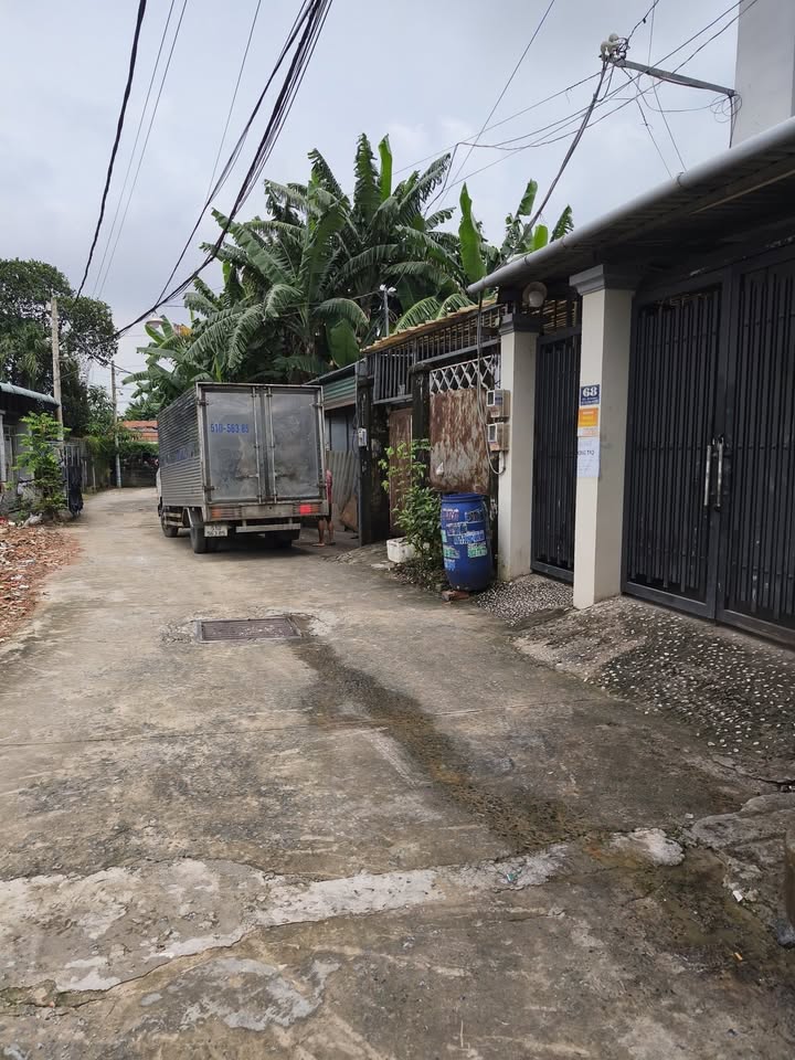 Nhà riêng Tân Xuân 100m² giá 3.99 tỷ - Sân vườn thoáng mát, giao thông thuận lợi!